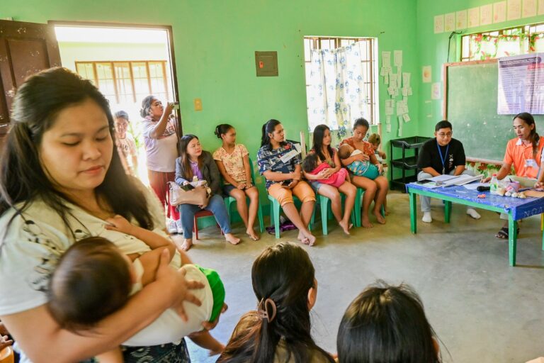 Mothers with babies in community health seminar